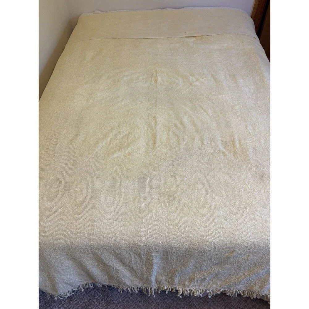 Vintage Chenille Bedspread Fringed Full Size 104